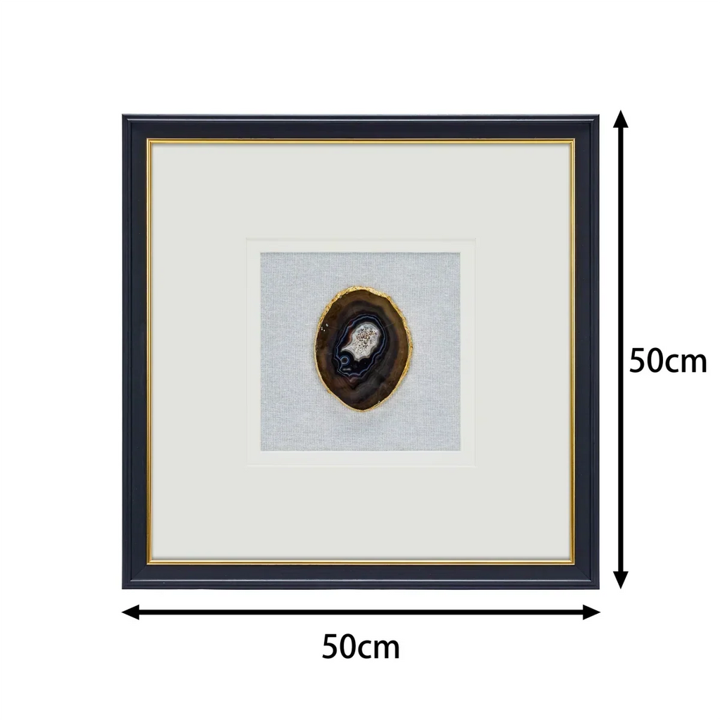Wanddeko mit schwarzen Achatfragmenten und schwarz-goldenem Holzrahmen