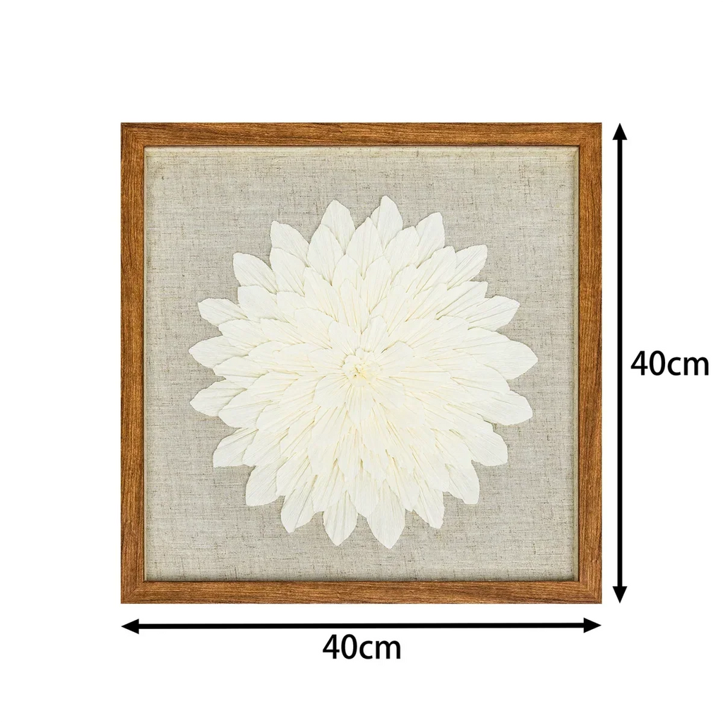 Handgefertigte Kreppblume-Wanddeko mit braunem Holzrahmen